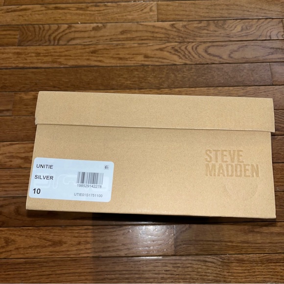 Steve Madden Unite Faux Fur Platform Clogs Metallic Silver & White Women’s 10 - Picture 13 of 14